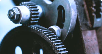 從(cóng)高(gāo)鐵(tiě)到(dào)C919大(dà)飛(fēi)機(jī)，中國(guó)制(zhì)造在國(guó)際上(shàng)扮演了(le)越來(lái)越重要(yào)的(de)角色，随著(zhe)“中國(guó)制(zhì)造2025”的(de)推進，制(zhì)造業(yè)再一(yī)次被頂上(shàng)浪尖。